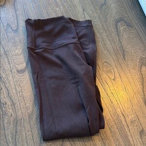 FRENCH PRESS Lululemon aligns 25” - size 6- like new